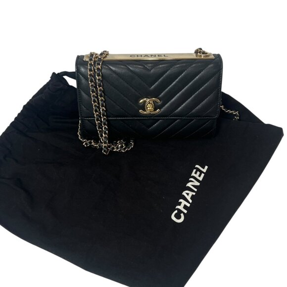 CHANEL 2018/2019 Black Chevron Quilted Leather Gold-Hardware WOC Bag - Picture 1 of 13